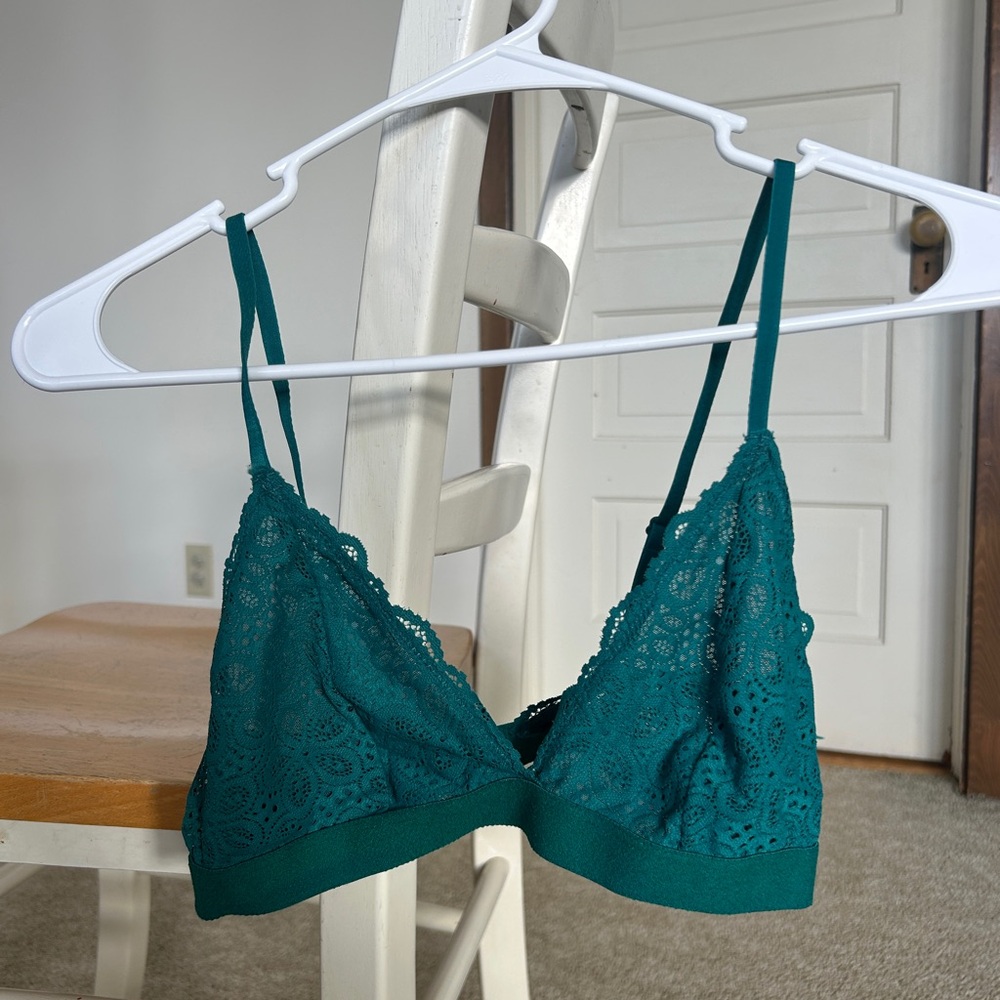 Colsie Lace Bralette in Deep Green